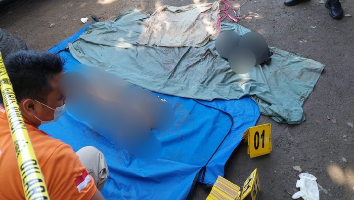 Polisi identifikasi penemuan bagian tubuh korban mutilasi di Kedungwaringin, Bekasi (detikcom)