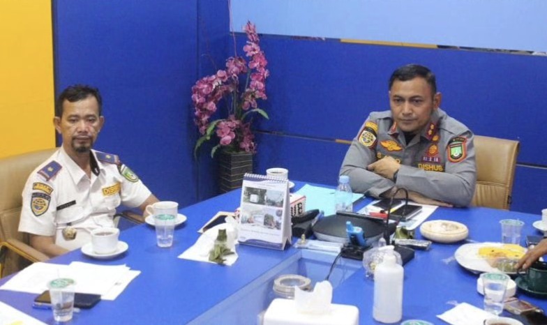 Dishub Minta Tanggung Jawab Perusahaan Ready Mix Akibat Tumpahan Semen Berceceran di Jalan Kota Dumai